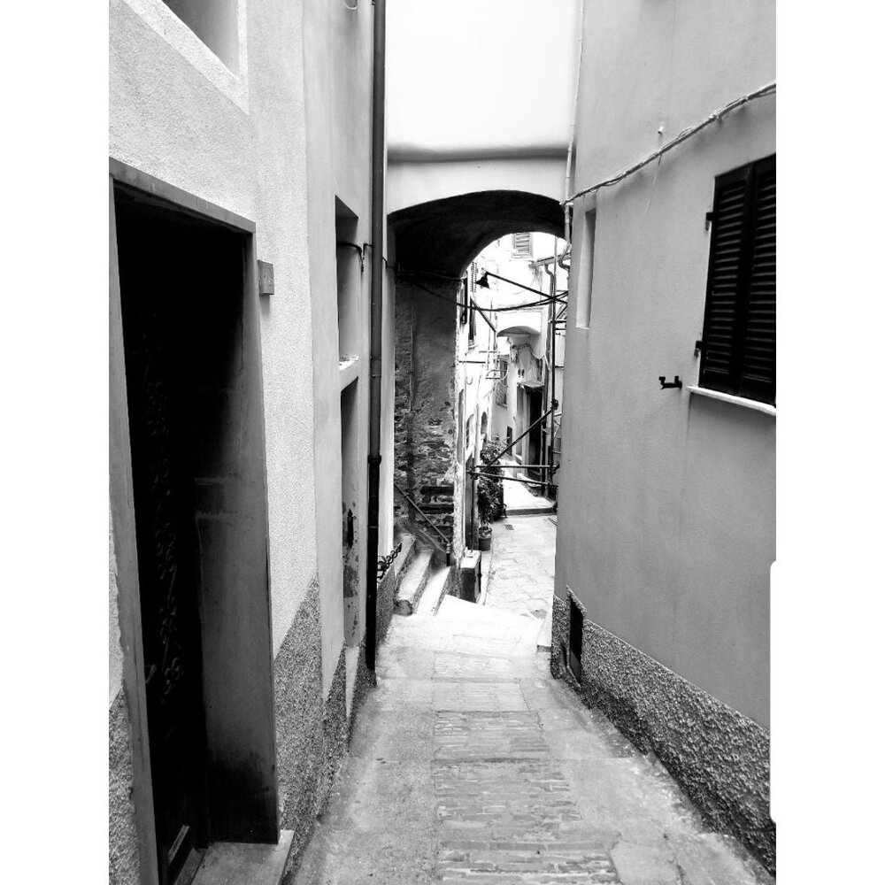 5x7 photo of an alley in Italy